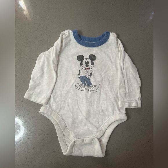 Baby Gap Bundle of five long sleeve onesies 6-12 months - Picture 2 of 16